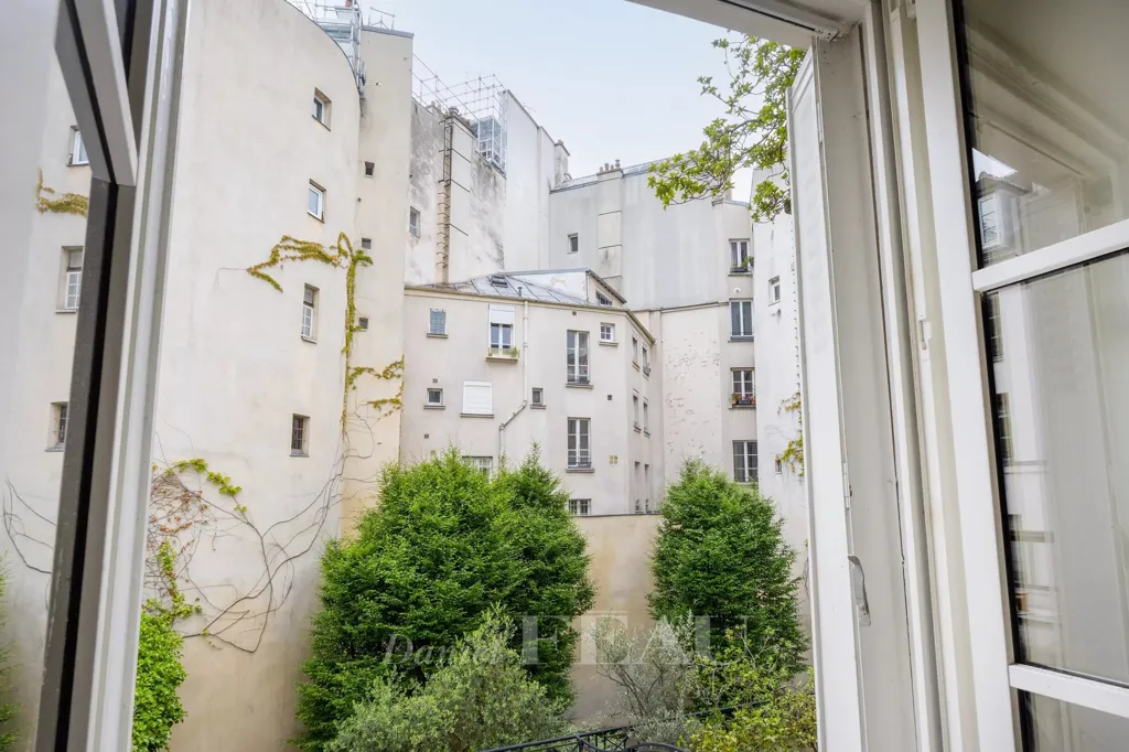 Balcon - Appartement Rénové avec Cuisine Ouverte au 6ème Arrondissement