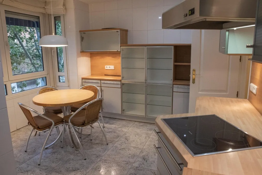 Kitchen - Luxury Flat with Pool in Colina, Madrid