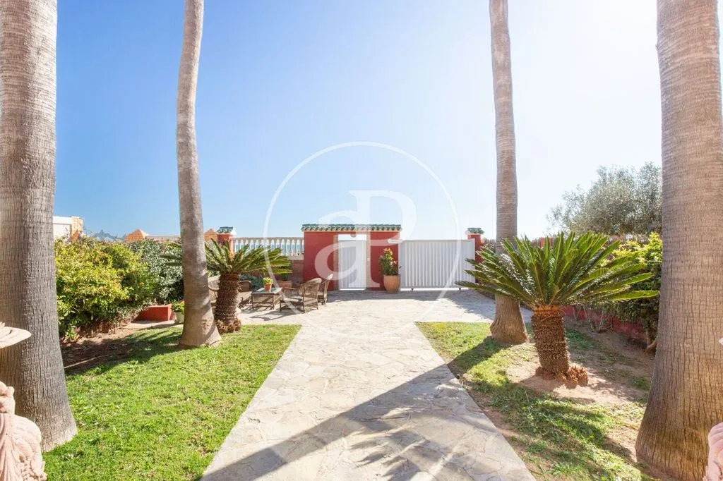 Jardin - Luxury Villa with Seafront Views in Burriana
