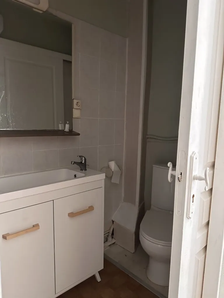 Vannitoad - 2-Bed Apartment in Sète Centre