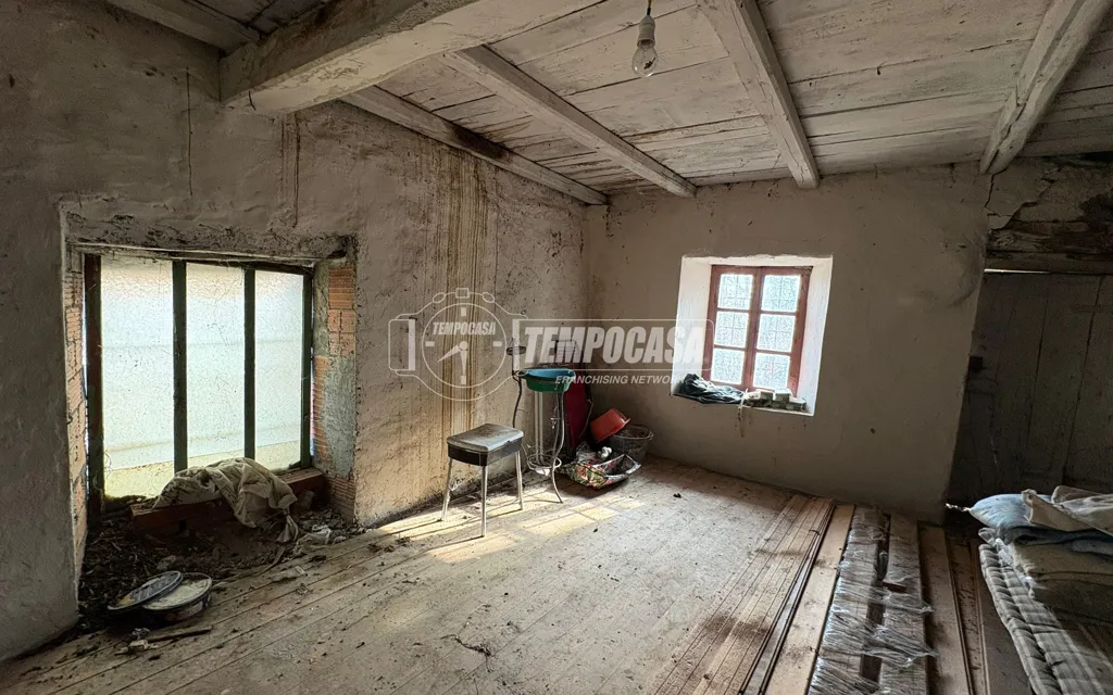 Toad - Rustic House with Balcony in Viù