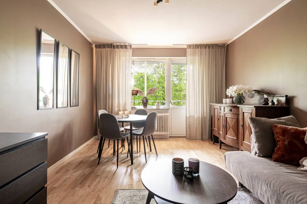 Séjour - Renovated Flat with South-Facing Balcony in Västerås