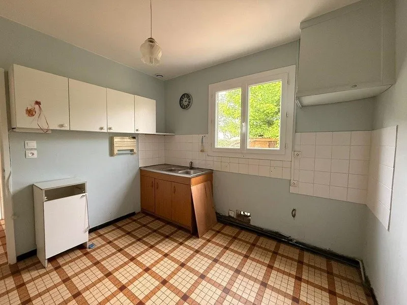 Cucina - Traditional House with Constructible Land in Lesparre-Médoc