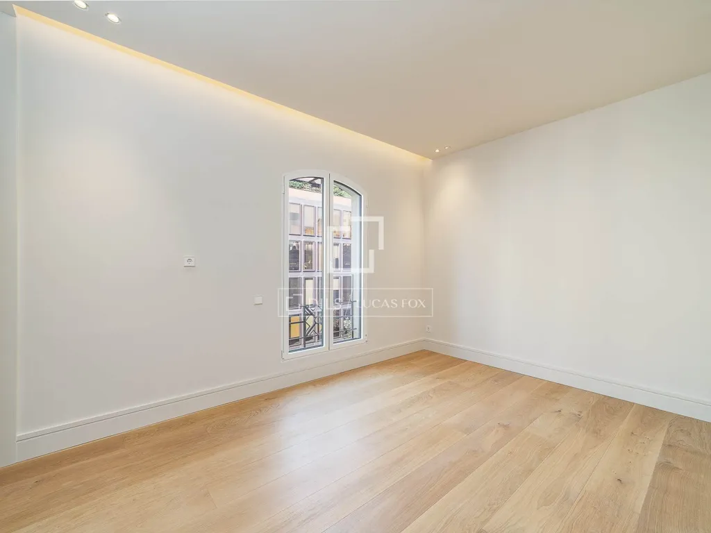 Pièces - Renovated Apartment with City Views in Eixample