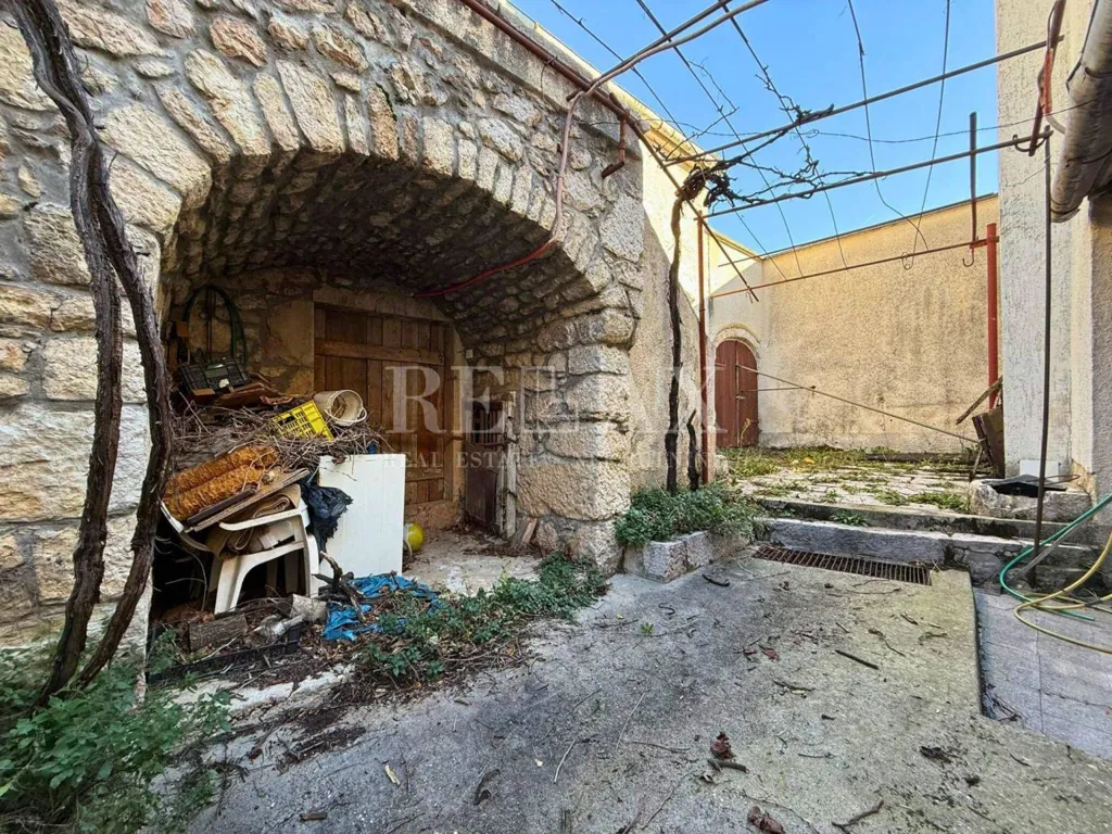 Giardino - Historic House with Garden in Bribir