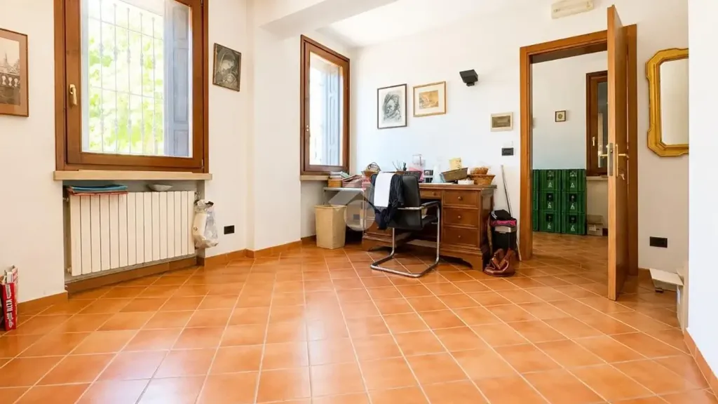 Bureau - Independent Villa with Garden in Sorgà