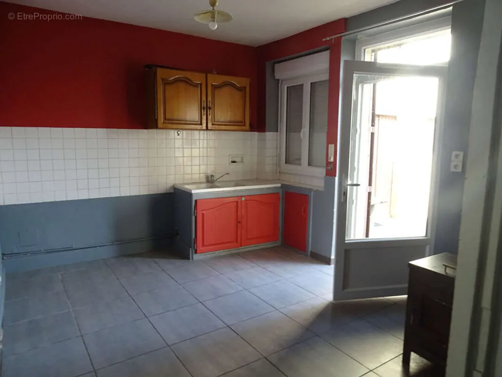 Cuisine - Maison avec Cour et Dépendances à Lignières
