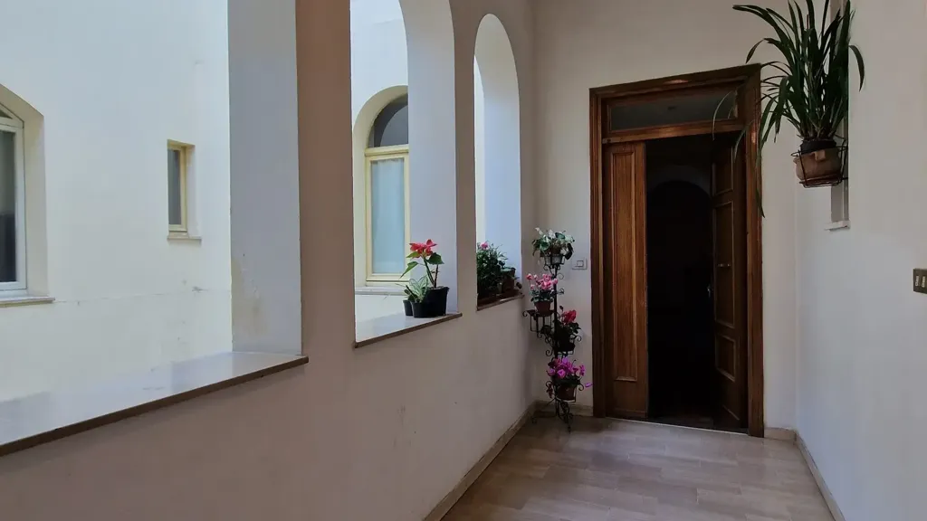 Esik - Historic Apartment with Veranda in Todi