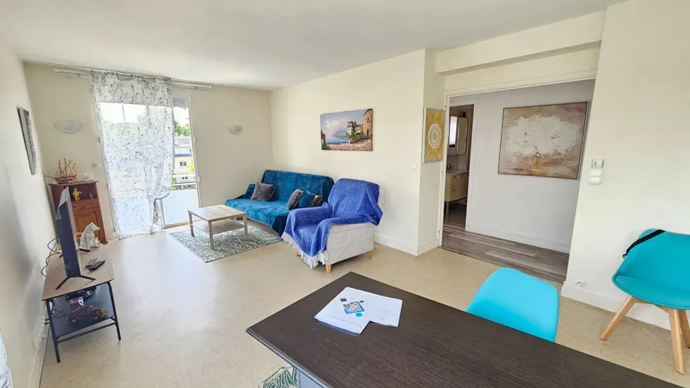 Séjour - Appartement avec vue dégagée et balcon à Evreux