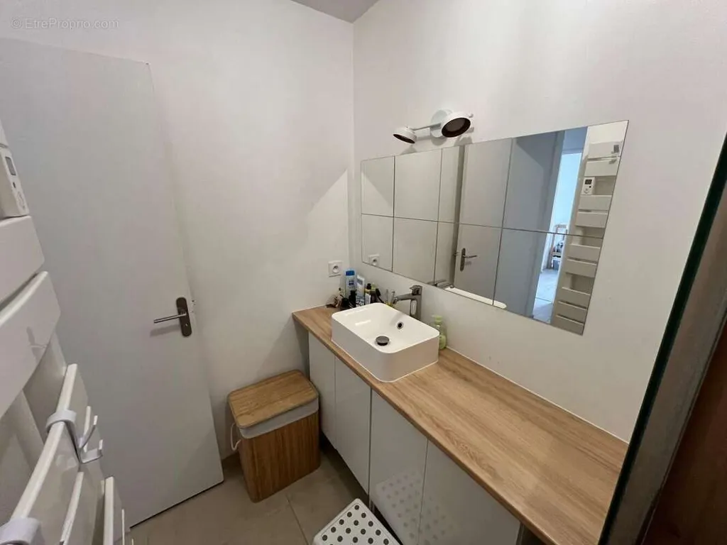 Salles de bain - Appartement Rénové avec Balcon à Bruges