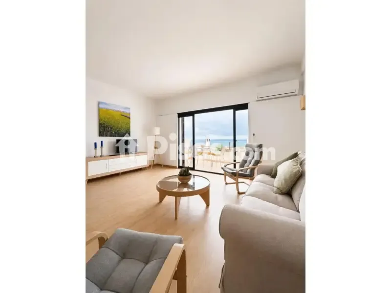 Elutuba - Seafront Chalet with Terrace in Torrenova