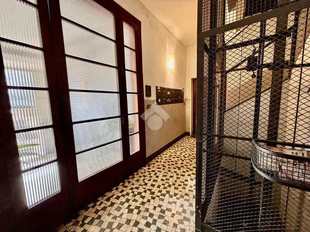Esik - Spacious Apartment with Balcony in Florence