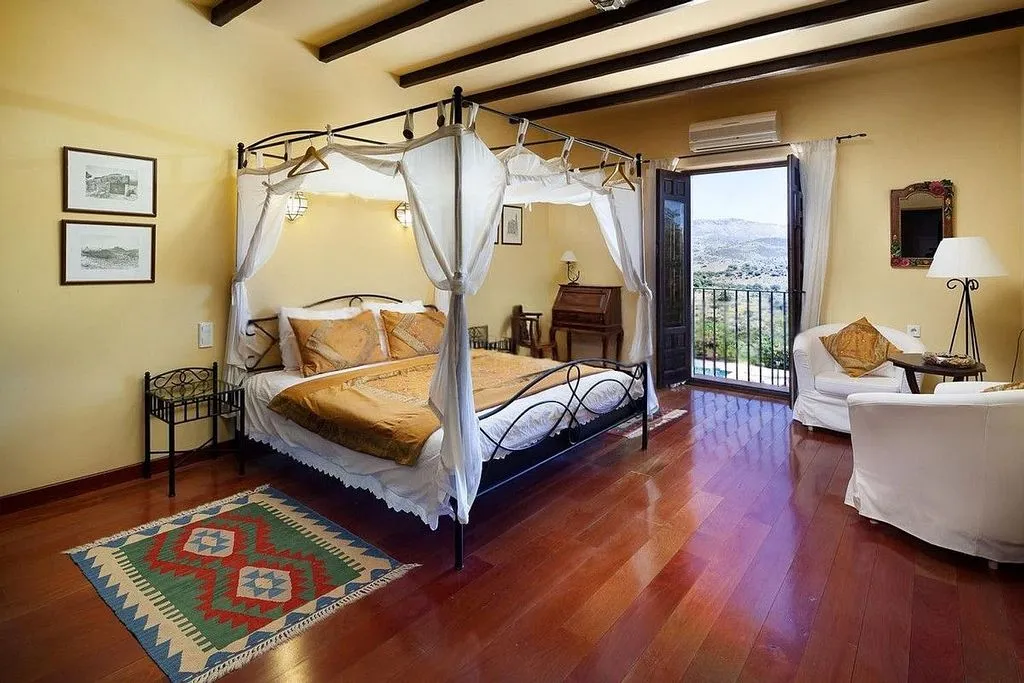 Bedrooms - Andalusian Cortijo with Pool in Almogía