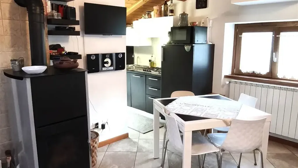 Salle à manger - Bilocale with Balcony in Schilpario