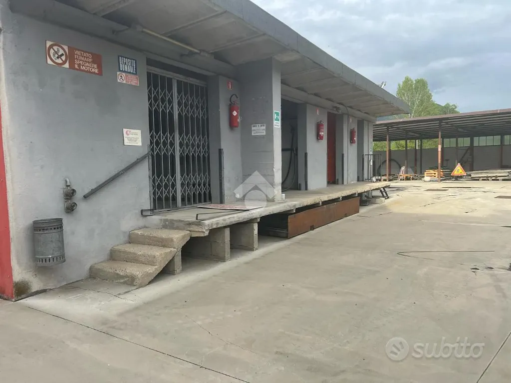 2-room commercial property in IT