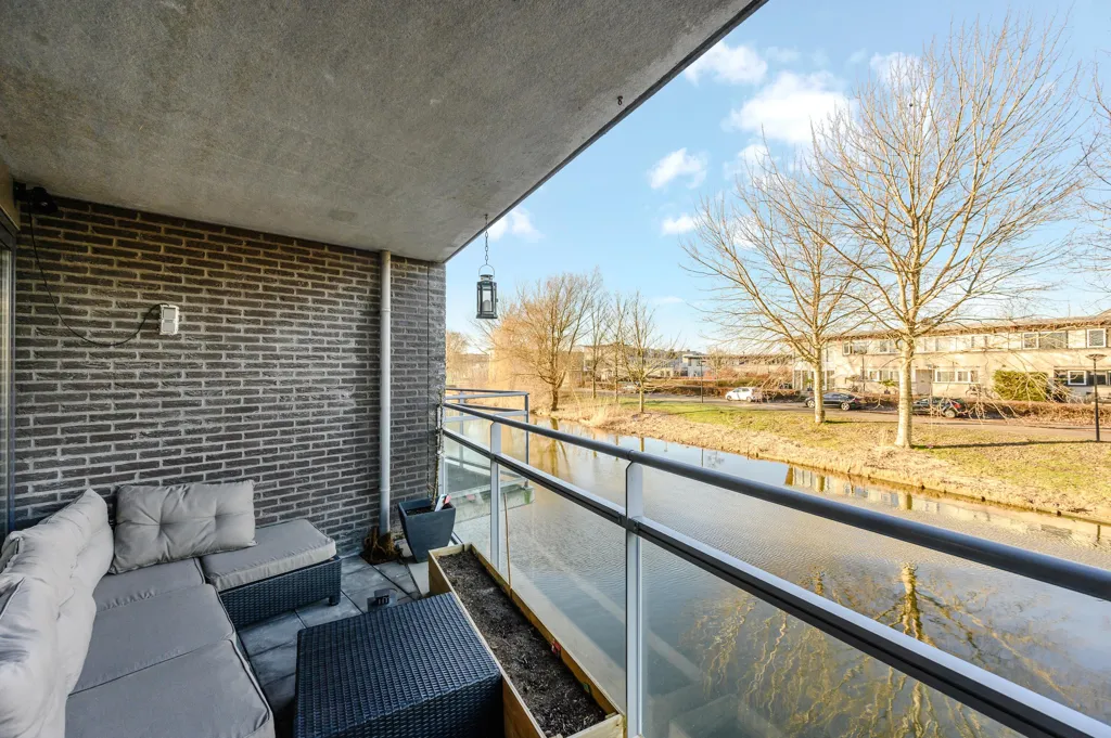 Balcon - Furnished Apartment with Balcony in Almere Buiten