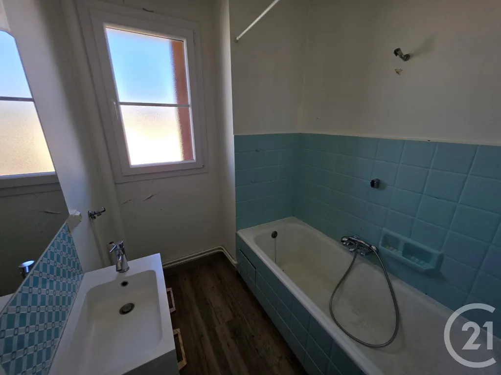 Bagni - 3-Bed Flat with City View in Besançon