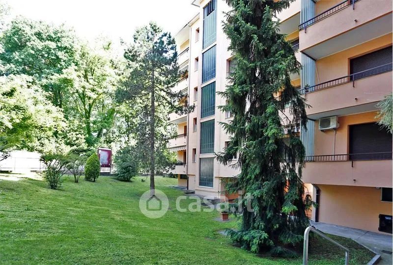 Giardino - Monolocale con balcone nel centro di Castellanza