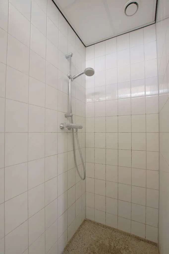 Salles de bain - 3-Bedroom Apartment with Balcony in Charlois