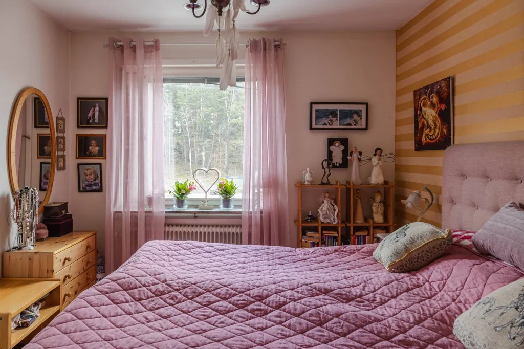 Magamistoad - Apartment with Balcony and Forest View in Eskilstuna