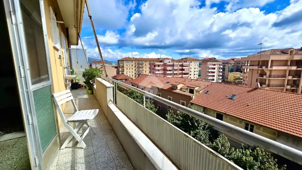 Balcon - Spacious Apartment with Panoramic Terrace in Albenga