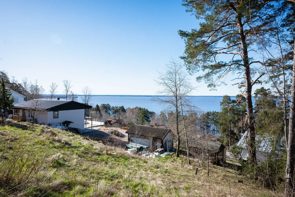 Aed - Plot with Lake View in Svärtinge, Östergötland