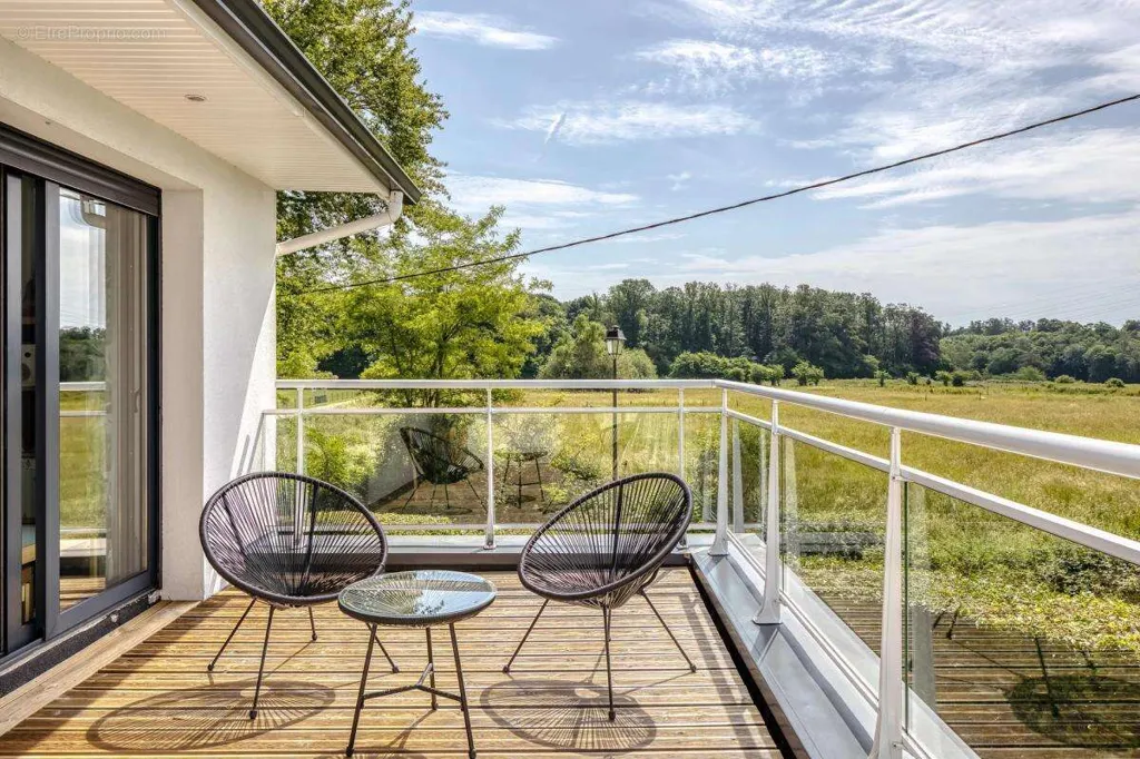 Balcon - Maison Familiale avec Jardin et Terrasse à Caumont