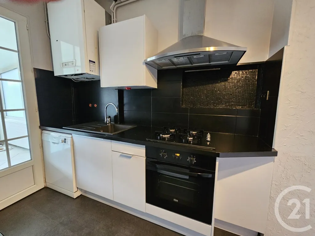 Köök - Charming Townhouse with Garden in Châteauroux