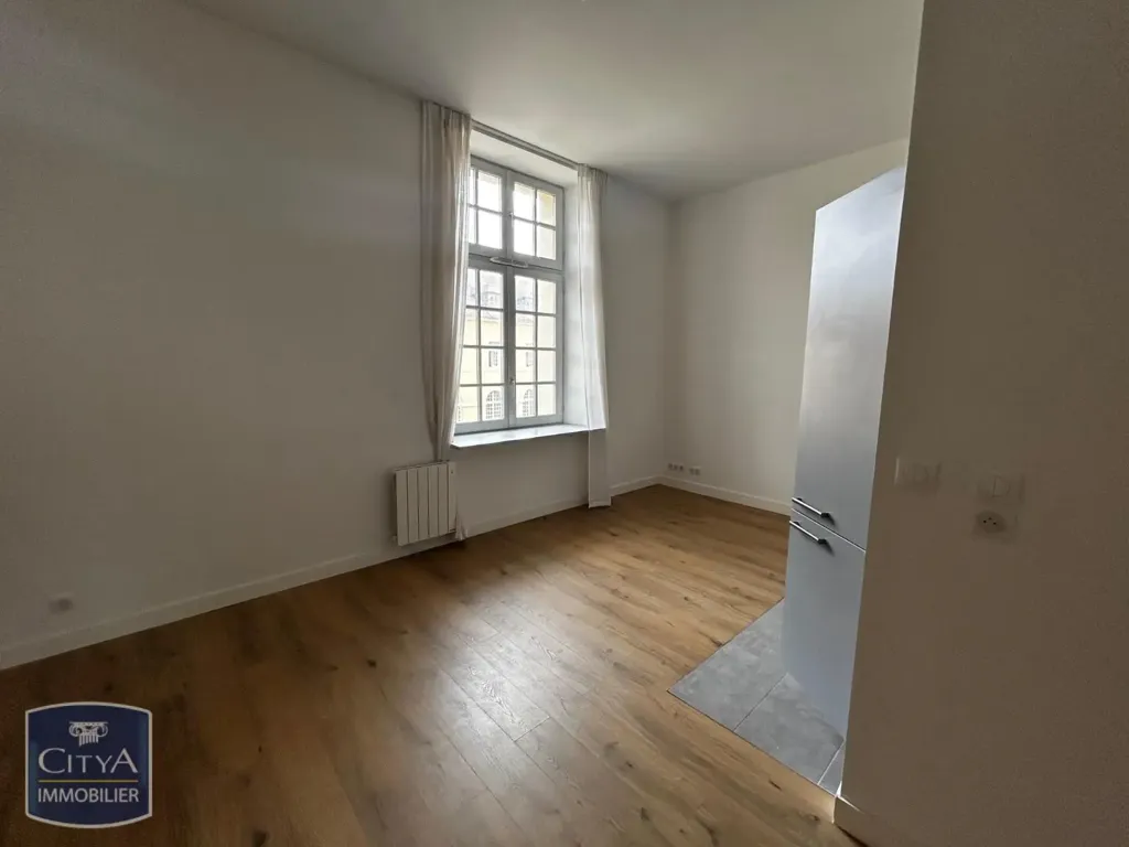 Pièces - Appartement Récent dans Bâtiment Historique à Compiègne