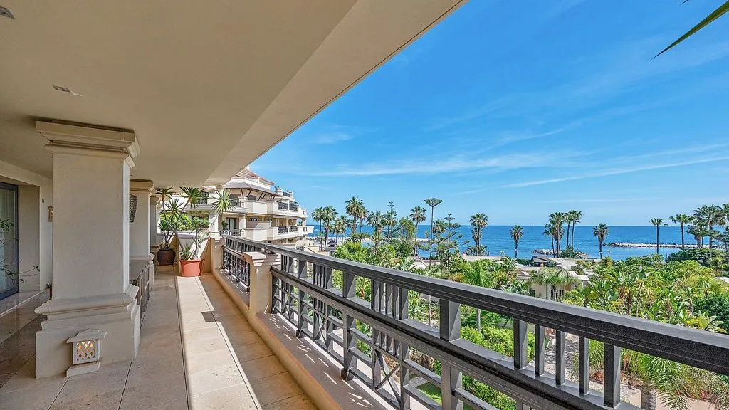 Balcon - Luxury Apartment with Sea View in Puerto Banús