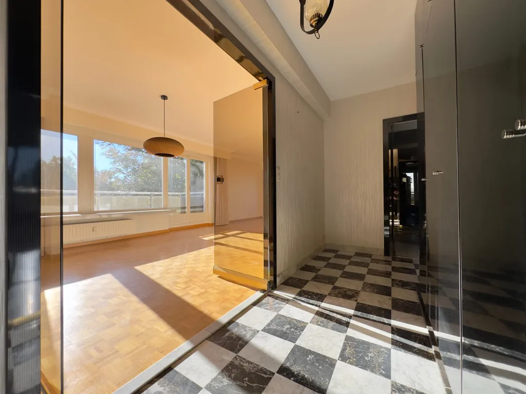 hallway_entrance