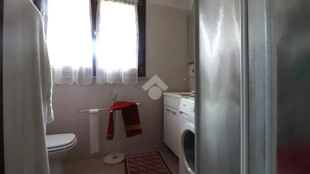 Salles de bain - Apartment with Balcony in Porto Mantovano