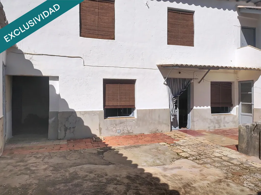Aed - Detached House with Large Plot in Almagro
