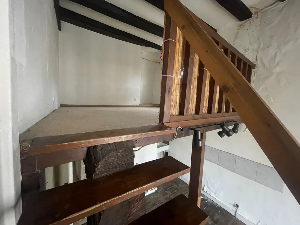 Pièces - Appartement Type 2 à Rénover au Centre de Poitiers