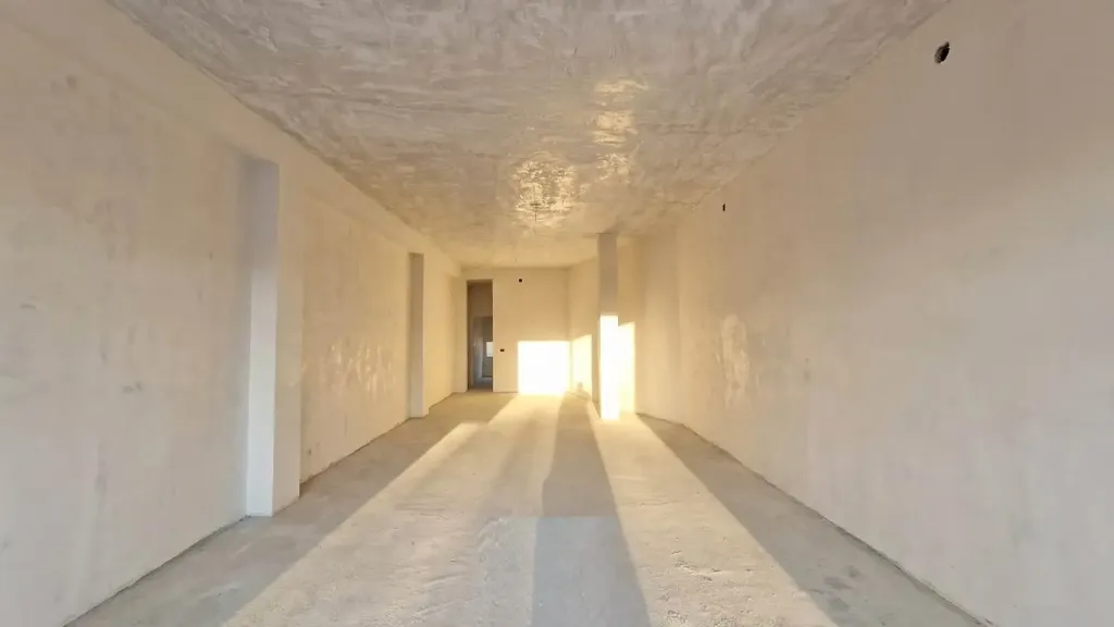 Esik - Palazzo with Commercial Space in Mondragone