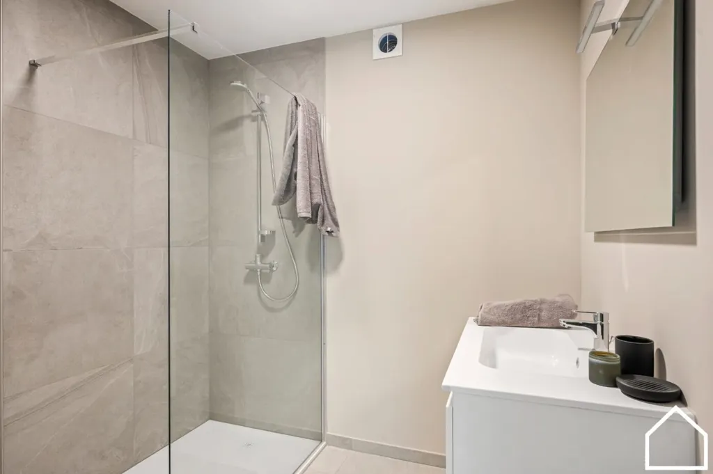 Vannitoad - Newly Built Apartment with Balcony in Comines-Warneton