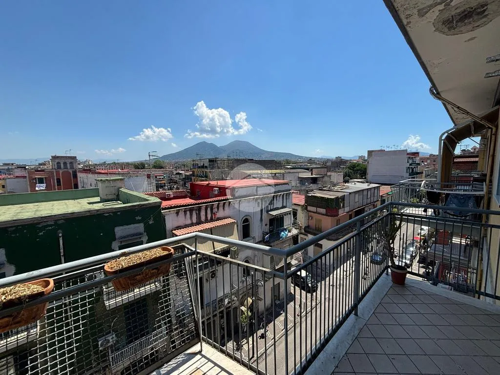 Balcon - 3-Bedroom Apartment with Balcony in Naples