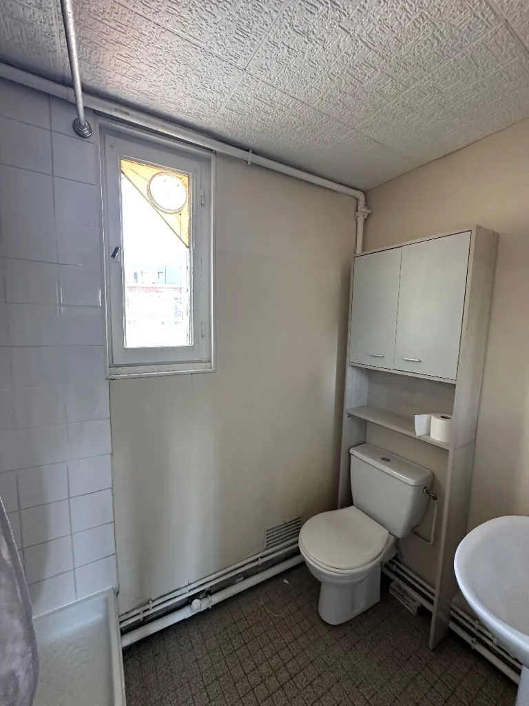 Bagni - One-Bedroom Flat in Rouen City Centre