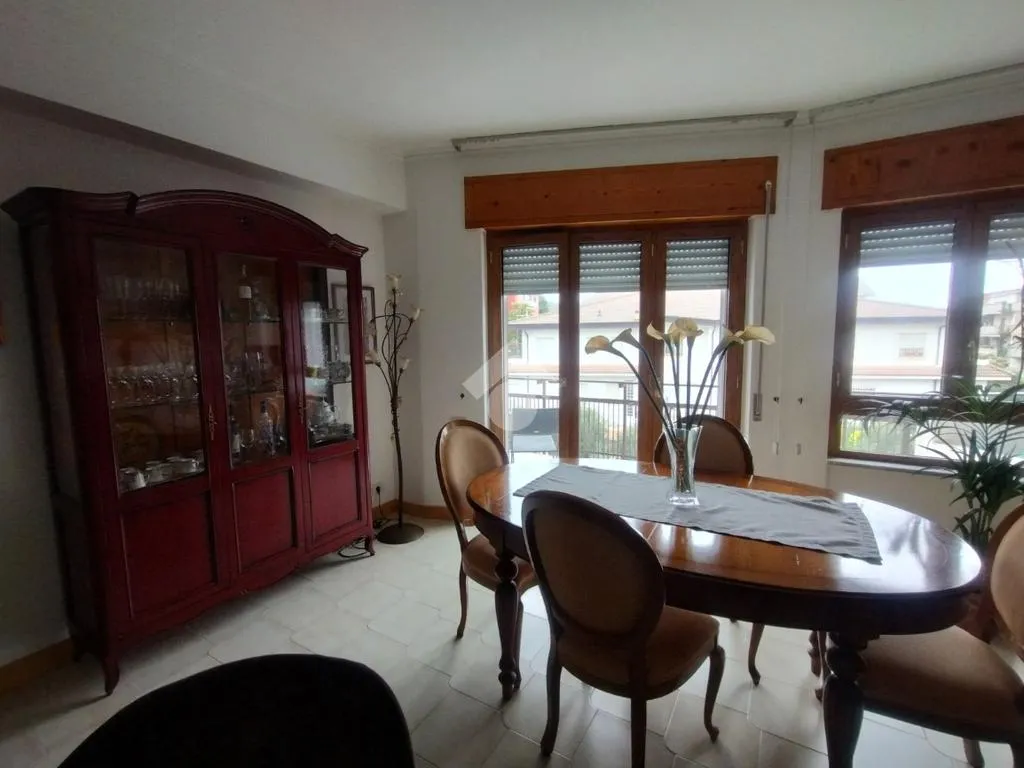 Salle à manger - Spacious Apartment with Balcony in Castrolibero