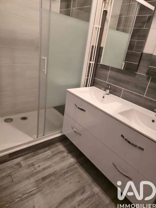 Appartement Cosy Rénové avec Parking à Contrexéville