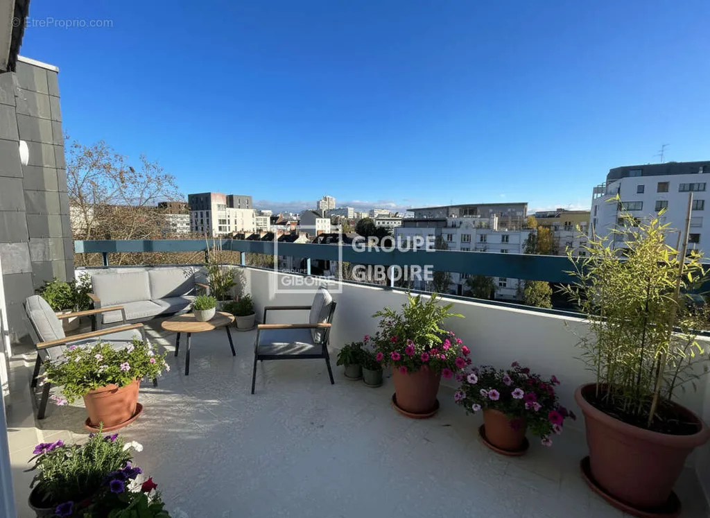 Terrass - 5-Piece Apartment with Canal View in Rennes