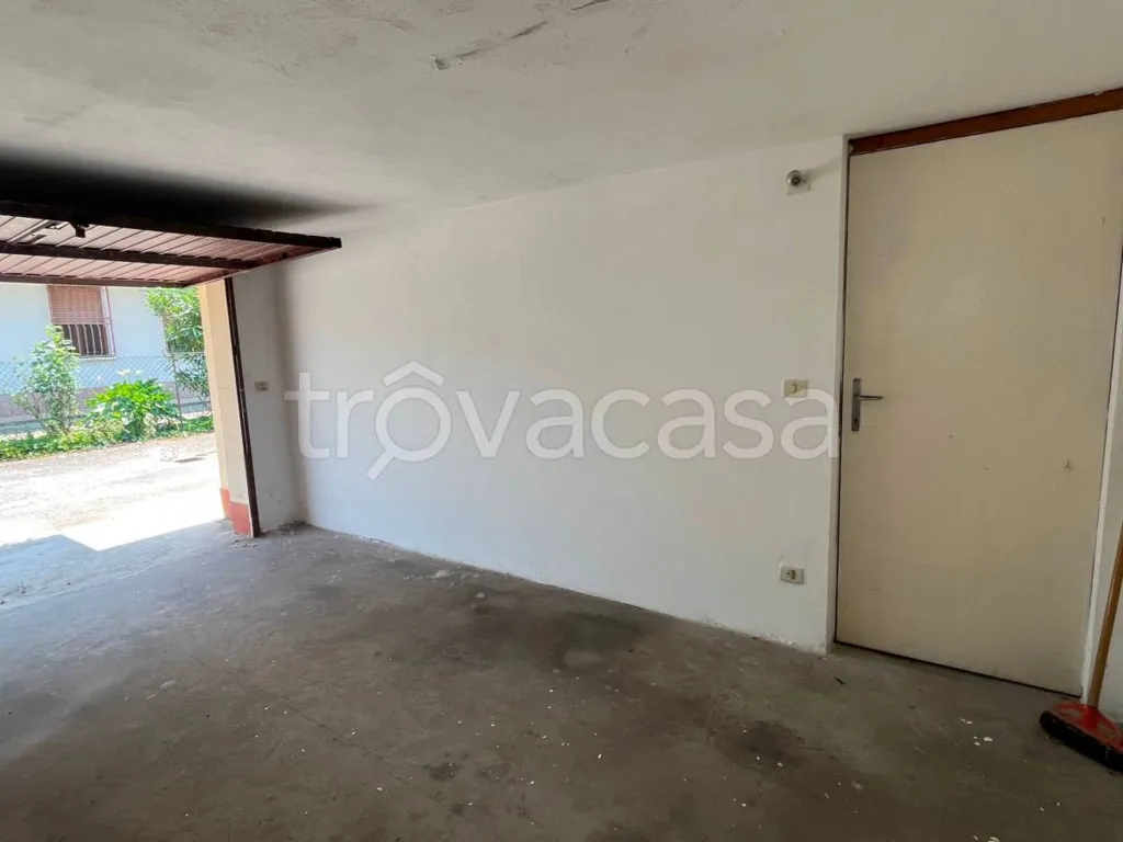 Garaaž - Apartment with Balcony in Formigana Centre