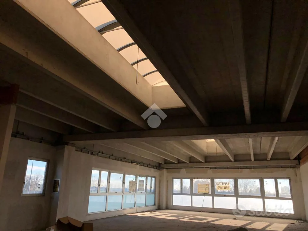 Pièces - Office Space with Parking in Urgnano