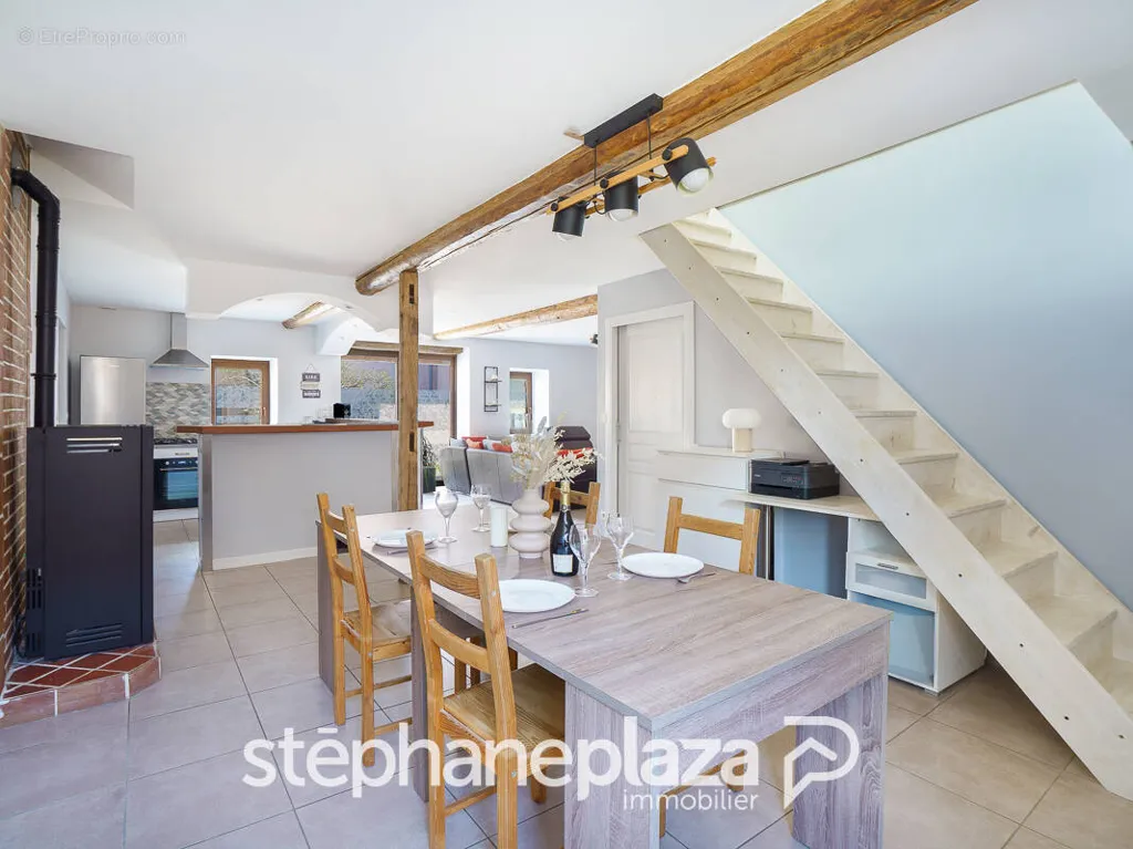 Salle à manger - Maison détachée rénovée avec garage à Uchizy