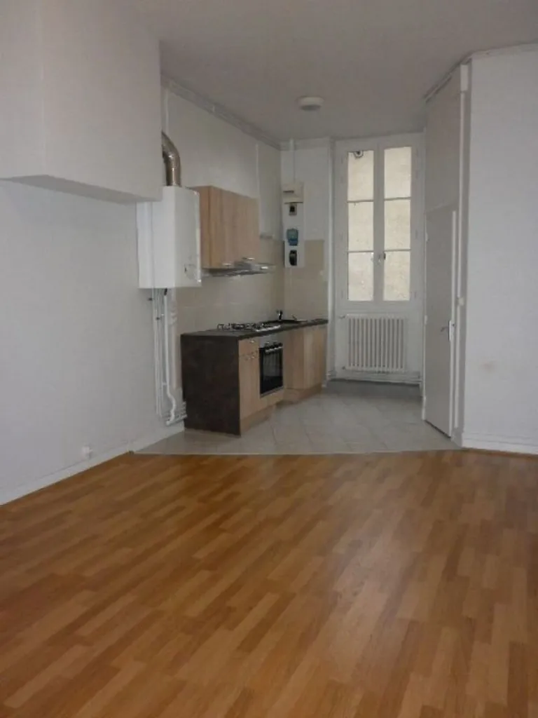 Köök - Quiet Studio Flat with Courtyard View in Chalons