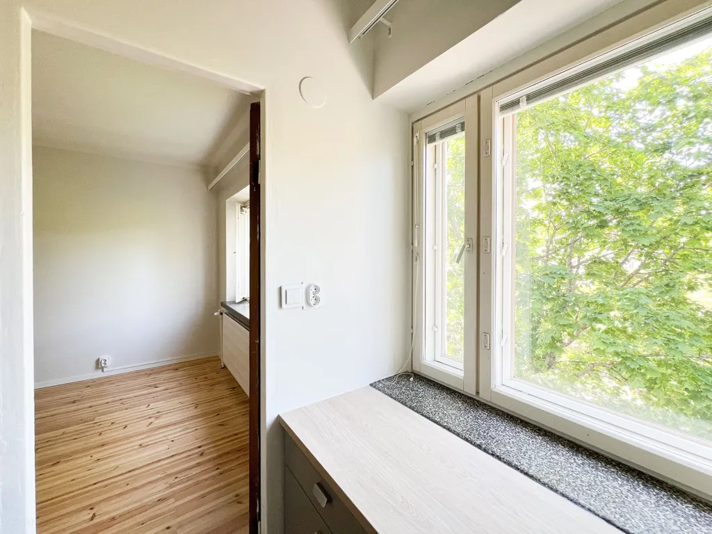 Rooms - Upper Floor Apartment with Balcony in Toukola, Helsinki