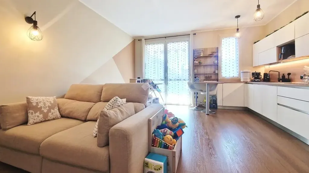 Modern Apartment with West Terrace in Muggiò