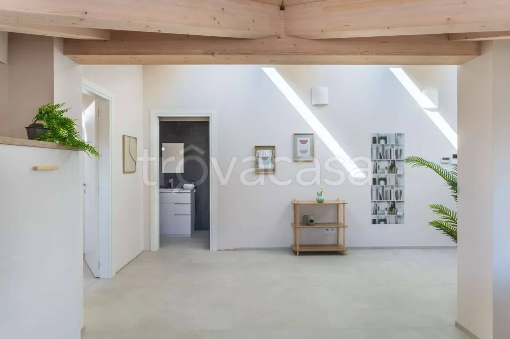 Entrée - Mansard Apartment with Lift in Busca