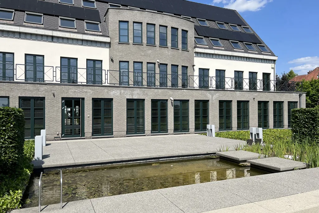Välivaade - Fully Renovated Office Building in Leuven