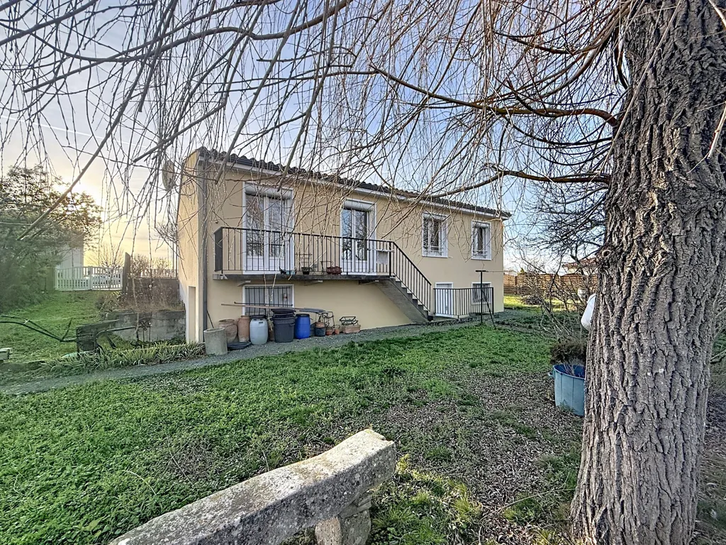 Aed - Semi-Subterranean House with Garden in La Rochefoucauld